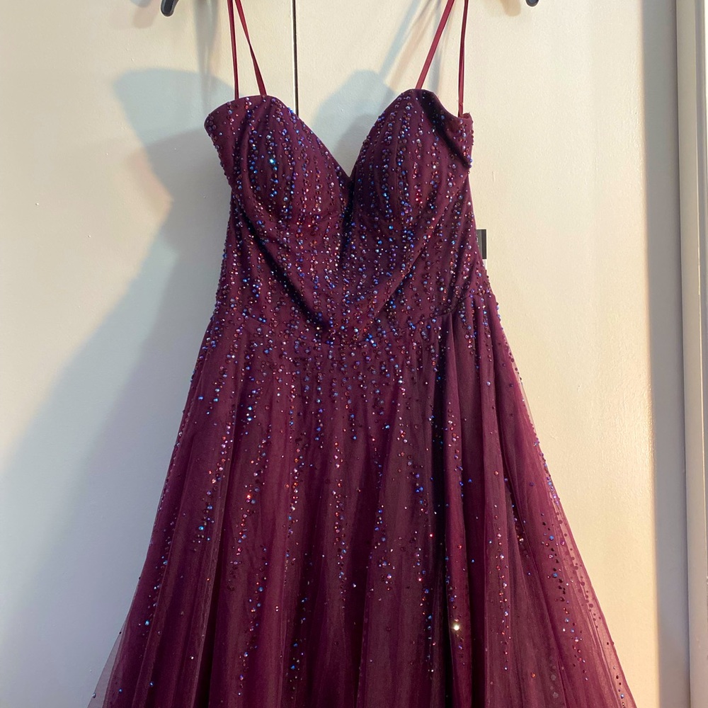 PROM DRESS never been worn or altered! Size 6. NWT